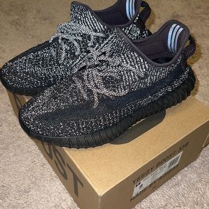 Yeezy Boost 350V2 BLCKRF